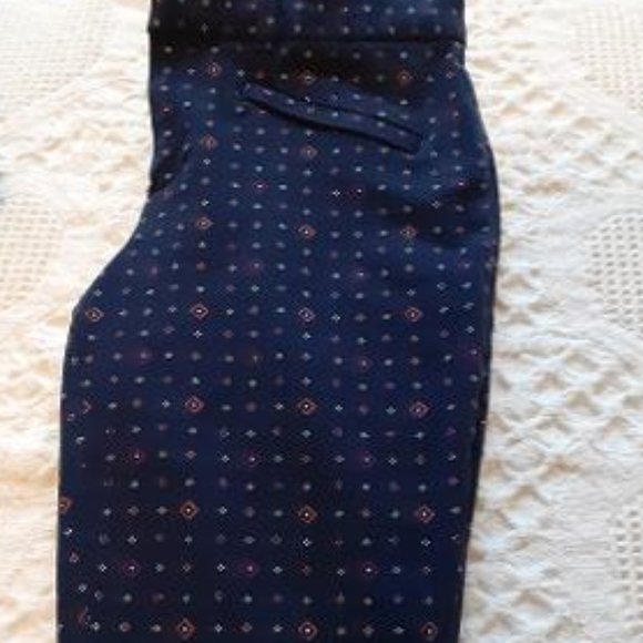 Gap Fashion Capri - Navy, red and white accents - Picture 5 of 8